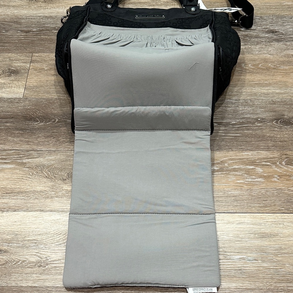 NWT! Petunia Pickle Bottom Black City Carryall Shoulder/Diaper Bag - Picture 7 of 16